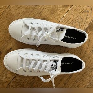 Converse Chuck Taylor White Low Tops, US Women’s 7.5